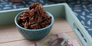 Beitragsbild des Blogbeitrags karamellisierte Pekannüsse mit Chilli (Sweet & Spicy Pecans)
