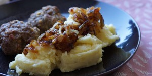 Beitragsbild des Blogbeitrags gestampfte Erdäpfel / Smashed Potatoes