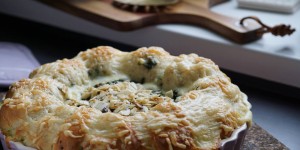 Beitragsbild des Blogbeitrags Brotkranz mit Spinatfülle