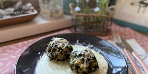 Beitragsbild des Blogbeitrags flaumige Spinatknödel aus dem Dampfgarer