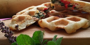 Beitragsbild des Blogbeitrags knusprige Pizzawaffeln
