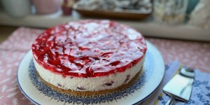 Beitragsbild des Blogbeitrags Erdbeertorte mit Vanillecreme (ohne Gelatine)
