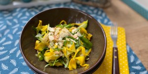 Beitragsbild des Blogbeitrags Zucchini Rucola Salat 