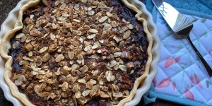 Beitragsbild des Blogbeitrags Zwetschgen-Schokolade-Tarte mit Toffifee