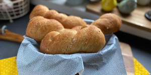 Beitragsbild des Blogbeitrags no-knead Brötchen / Sandwichbrötchen