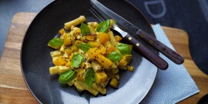 Beitragsbild des Blogbeitrags cremige Kürbis-Pasta