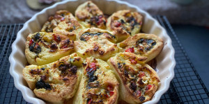 Beitragsbild des Blogbeitrags gebackene Kartoffelknödel – vegetarisch gefüllt