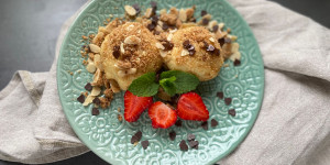 Beitragsbild des Blogbeitrags Erdbeerknödel aus Topfenteig