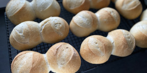 Beitragsbild des Blogbeitrags DDR Brötchen