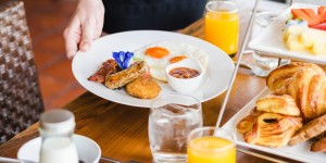 Beitragsbild des Blogbeitrags Frühstücken mit Baby in Linz