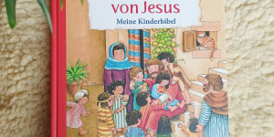 Beitragsbild des Blogbeitrags Buchrezension: „Ich erzähl dir von Jesus“- Meine Kinderbibel