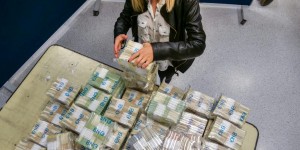 Beitragsbild des Blogbeitrags Schreibimpuls ‚the big simple‘: Geld