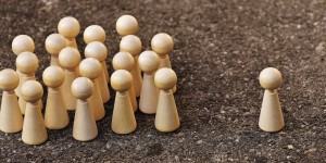 Beitragsbild des Blogbeitrags Zurück zur „Normalität“: Von der Außenseiterin zur noch größeren Außenseiterin