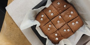 Beitragsbild des Blogbeitrags [Halloween Edition] Nutella-Brownies aus 3 Zutaten 