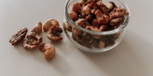 Beitragsbild des Blogbeitrags Geröstete Honig-Salz-Nüsse