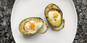 Beitragsbild des Blogbeitrags Gebackene Avocado mit Ei