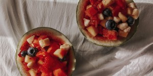 Beitragsbild des Blogbeitrags Fruit-filled watermelon bowl