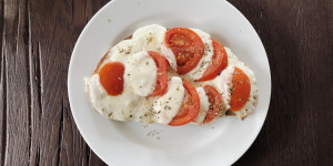 Beitragsbild des Blogbeitrags Überbackenes Tomate-Mozzarella Brot