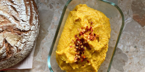 Beitragsbild des Blogbeitrags veganer Kürbisaufstrich
