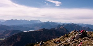 Beitragsbild des Blogbeitrags Traumhafte Tageswanderung zur Benediktenwand über die Tutzinger Hütte 