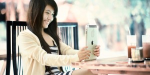 Beitragsbild des Blogbeitrags Mit Frauen schreiben: So wird dein Online-Flirt erfolgreich!