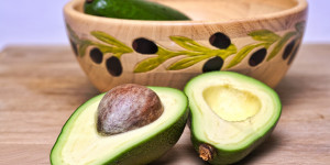 Beitragsbild des Blogbeitrags Avocado: gesundes Fett – Mythos oder Wahrheit?