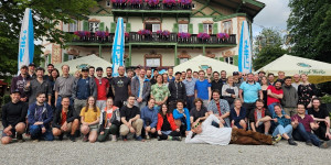 Beitragsbild des Blogbeitrags Networking als Tradition: Bayerische Games-Wanderung 2024 mit 62 Teilnehmern am Schliersee