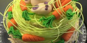 Beitragsbild des Blogbeitrags Karottentorte mit Zitronenfrosting und jede Menge Marzipan! 