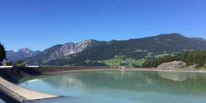 Beitragsbild des Blogbeitrags Kinderwagentour – Stausee Latschau 