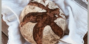 Beitragsbild des Blogbeitrags Vollmehlbrot mit 2-Stufen-Sauerteig und Vorteig