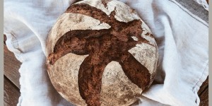 Beitragsbild des Blogbeitrags Vollmehlbrot mit 2-Stufen-Sauerteig und Vorteig 