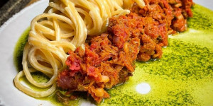Beitragsbild des Blogbeitrags Linguine Alfredo mit Tatar vom Rind und Basilikumöl