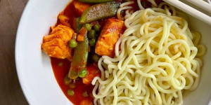 Beitragsbild des Blogbeitrags Fischcurry mit Udon Nudeln