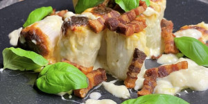 Beitragsbild des Blogbeitrags Gratinierter Lauch mit Parmesan und Guanciale 