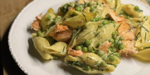Beitragsbild des Blogbeitrags Überbackene Conchiglioni mit Lachs und Dillsenfsauce