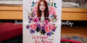 Beitragsbild des Blogbeitrags Teenie Voodoo Queen - Nina MacKay - Rezension 