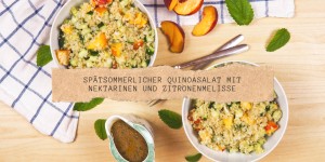 Beitragsbild des Blogbeitrags Spätsommerlicher Quinoasalat mit Nektarinen und Zitronenmelisse 