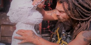 Beitragsbild des Blogbeitrags KUNSTSTRASSE IMST mit Radikalkünstler Chris Moser 