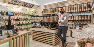 Beitragsbild des Blogbeitrags Crowdfunding für greenroot – Der Gründer des Innsbrucker Zero Waste Shops im Interview