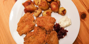 Beitragsbild des Blogbeitrags Vegane Parasol-Schnitzel mit Bratkartoffeln