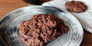 Beitragsbild des Blogbeitrags Superschokoladige vegane Schokocookies 
