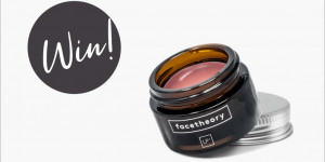 Beitragsbild des Blogbeitrags Give-Away! Gewinnt einen Lipabalm Bioaktiver Lippenbalsam von Facetheory!