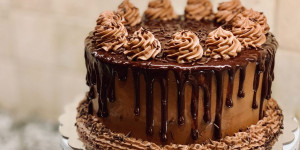 Beitragsbild des Blogbeitrags REWEs Vegavita-Blog, extrem guter Kuchen und zufällige Parallelen