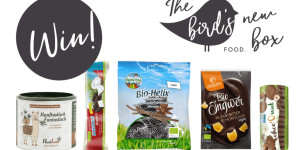Beitragsbild des Blogbeitrags Give-Away! Gewinnt die The birds new box | Food für August!
