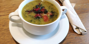 Beitragsbild des Blogbeitrags Suppe mit Sinn: Wo gibt es die Charity-Suppe in vegan?