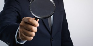Beitragsbild des Blogbeitrags Coinbase patentiert System, das nicht konforme Konten identifiziert 