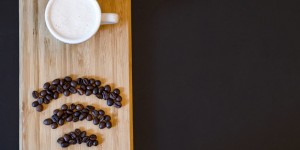 Beitragsbild des Blogbeitrags IBM und Farmer Connect präsentieren Blockchain App für Kaffeetrinker 