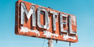 Beitragsbild des Blogbeitrags So findest du Eco Hotels auf der ganzen Welt: 4 Tipps&Tricks