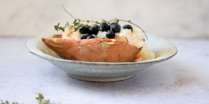 Beitragsbild des Blogbeitrags Frühstücks Süsskartoffel mit Kokosmilchreis