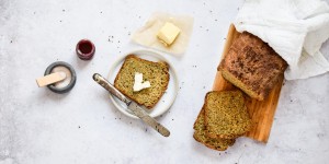 Beitragsbild des Blogbeitrags Saftiges Low Carb Hanf Brot – Anzeige
